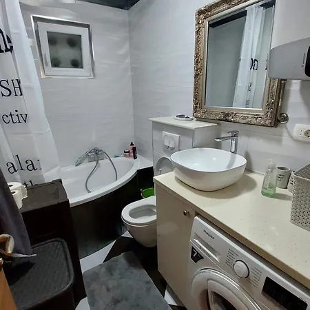 Quiet Area In The Center Of Apartment