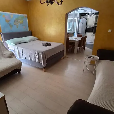 Quiet Area In The Center Of Apartment