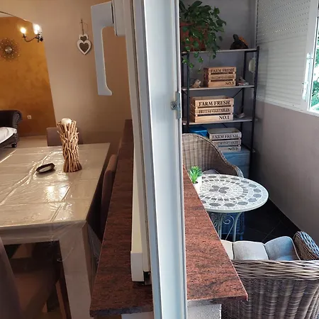 Quiet Area In The Center Of Apartment