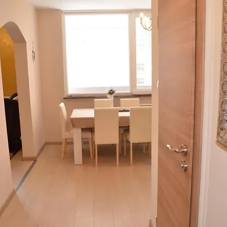 Quiet Area In The Center Of Apartment *